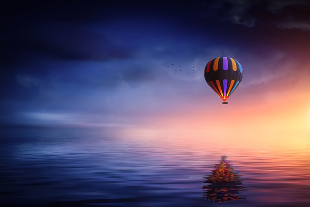 hot-air-balloon-2411851_640